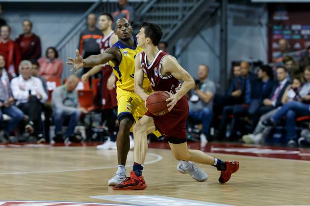 锋单打独斗 锋单打独斗