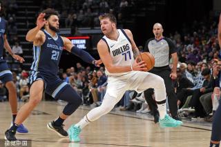 引入了一名 引入了一名